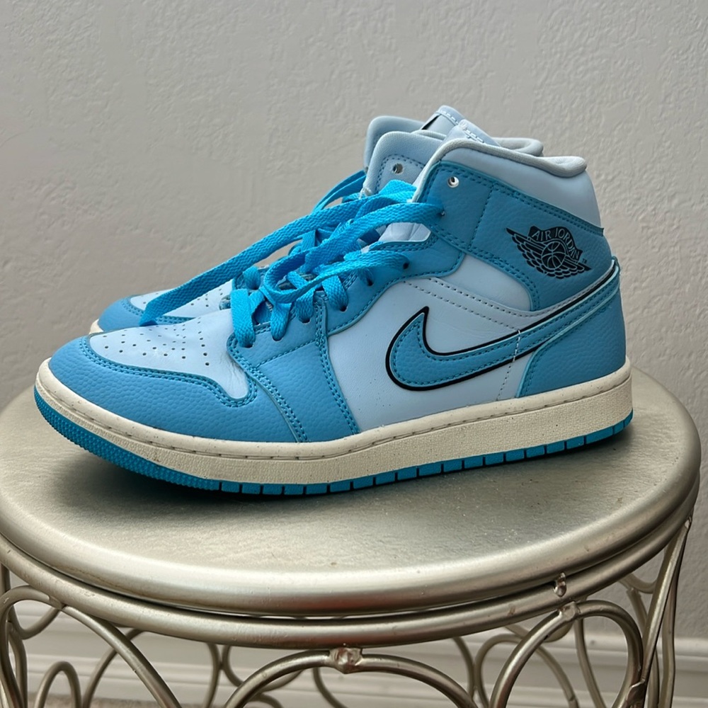 Air Jordan 1 Mid SE